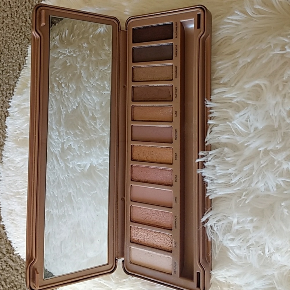 UD Naked 3 Palette.